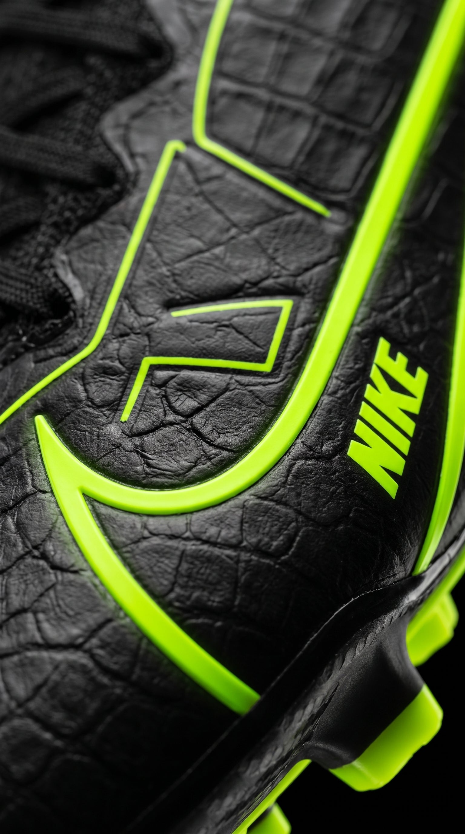 Nike Phantom Viper Neon Elite — Detalhe textura couro