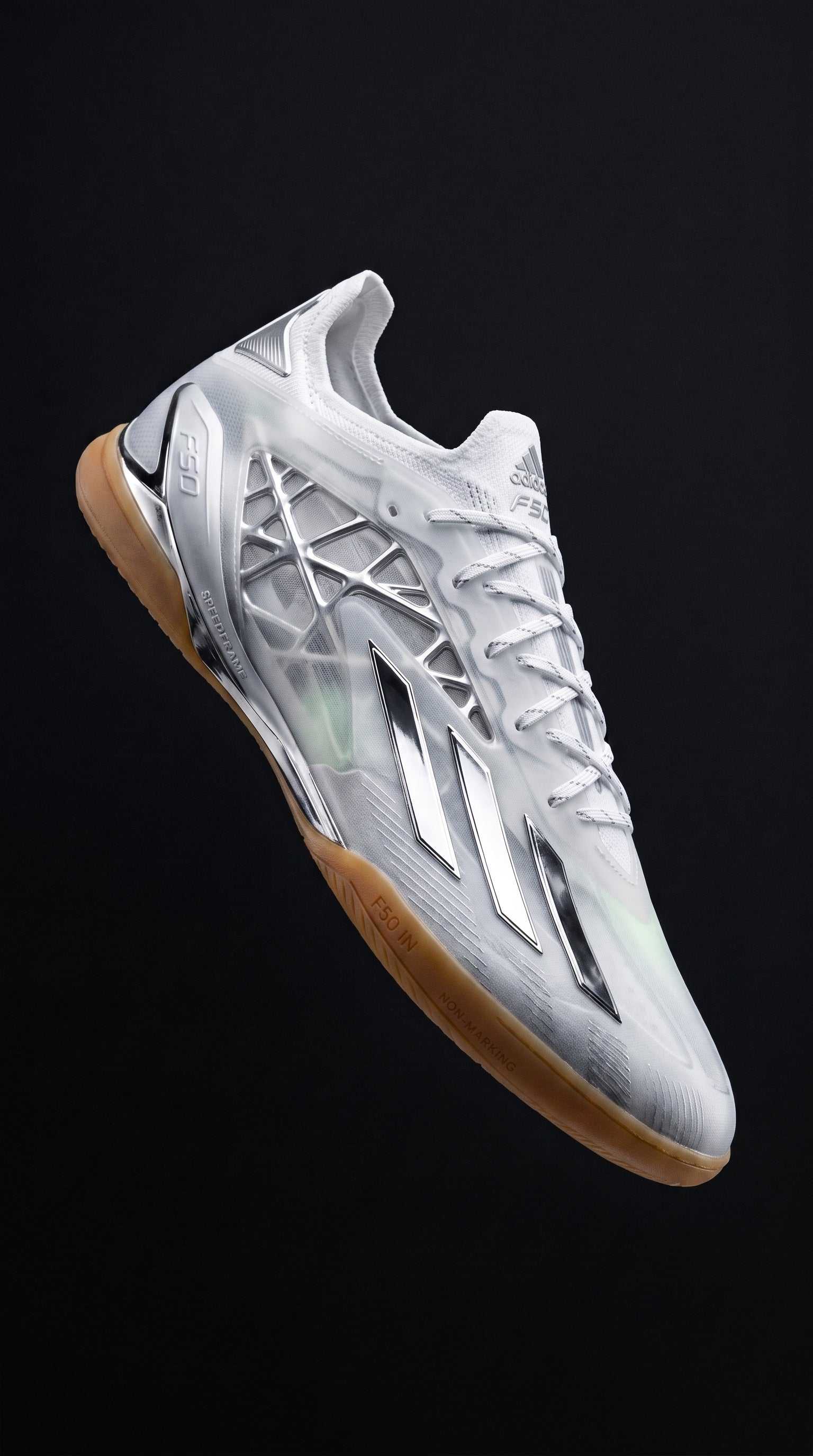 Adidas F50 Ghost Chrome Court — Vista lateral futsal sola gum