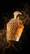 Aura Aquat-Gavotte EDP — frasco com gaiola hexagonal dourada e partículas de ouro